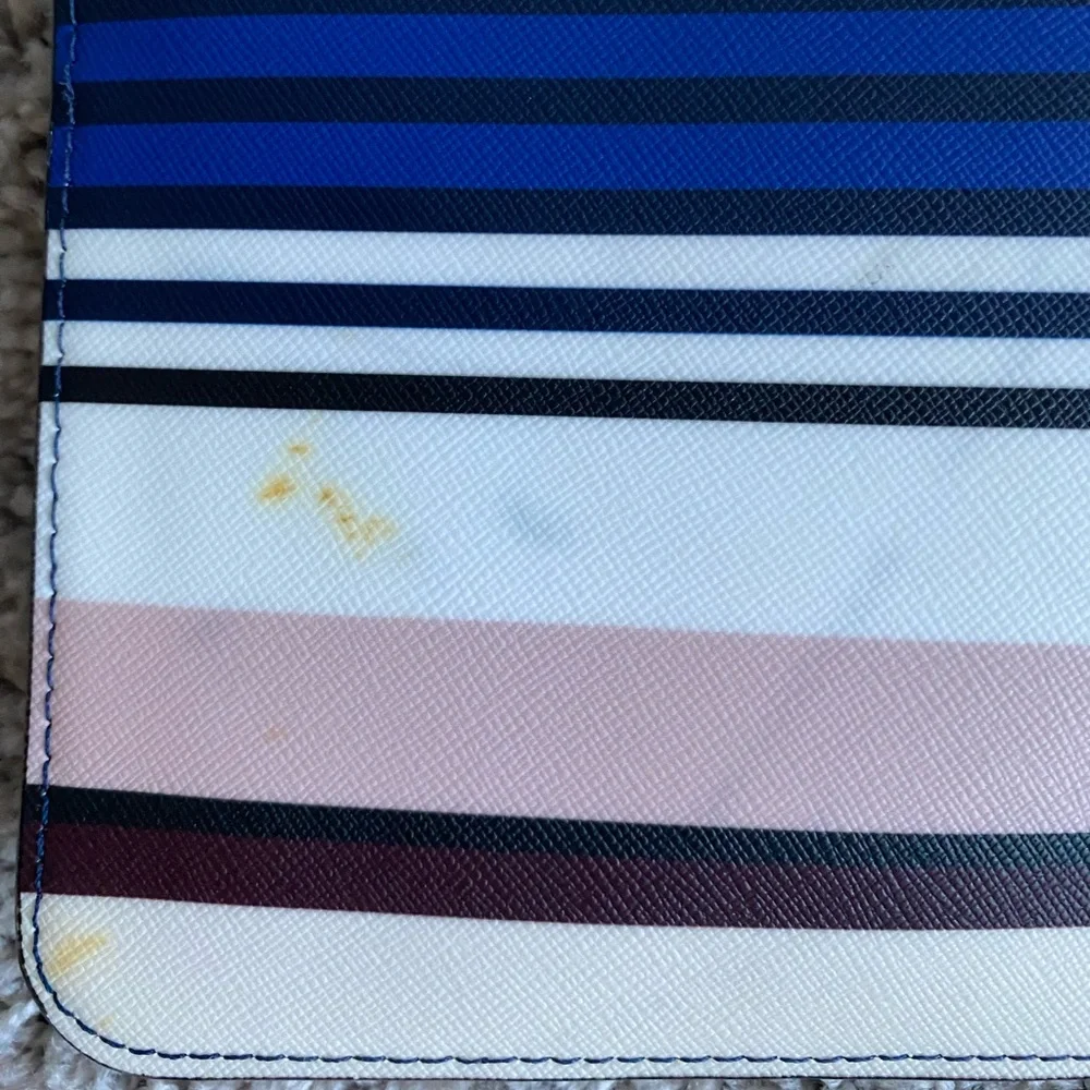 Kate Spade Laurel’s Way Navy and White Striped Wristlet FLAWED‎